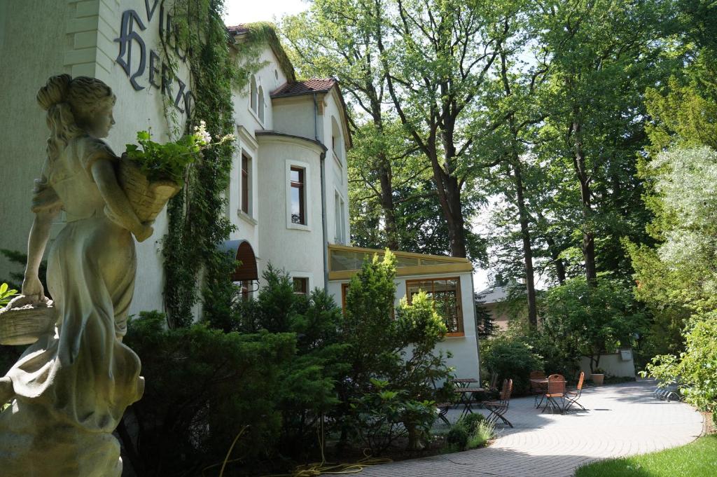 hotels with balcony in Dresden