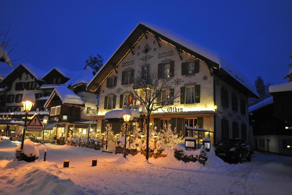 hotels with balcony in Gstaad