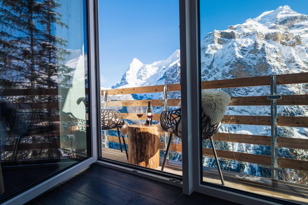 hotels with balcony in Murren