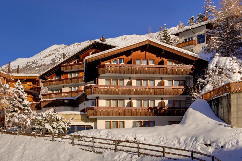 hotels with balcony in Zermatt