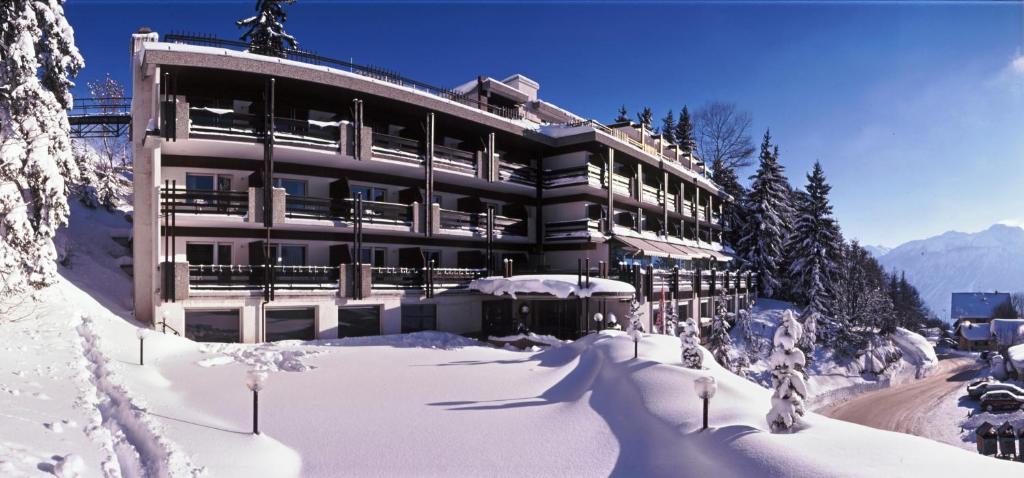 hotels with balcony in Crans Montana