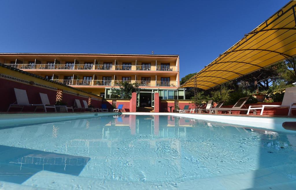 hotels with balcony in Calvi