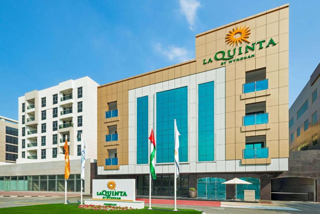 hotels with balcony in Dubai Oud Metha