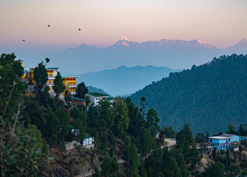 hotels with balcony in Mukteswar