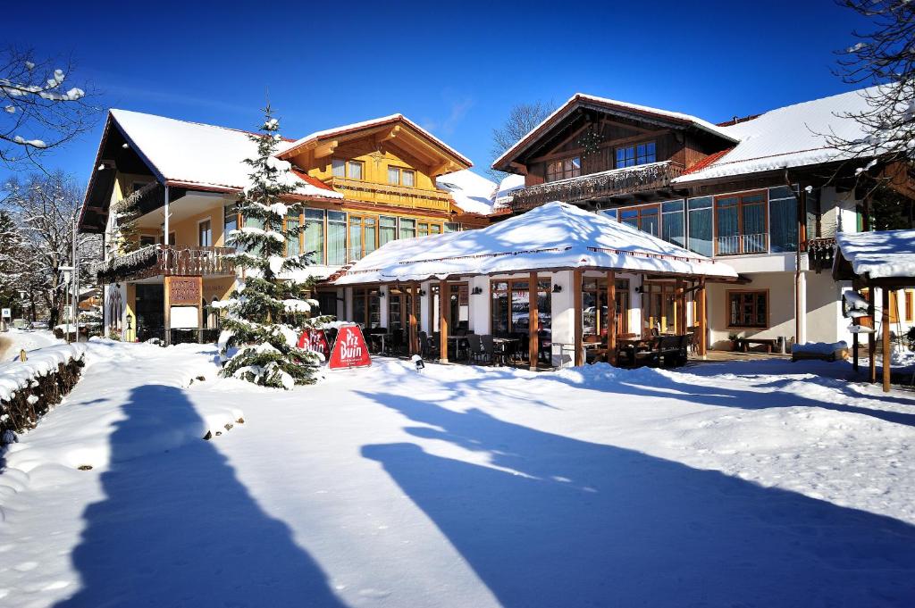 hotels with balcony in Oberammergau