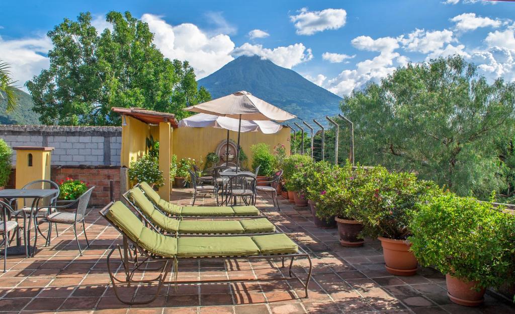 hotels with balcony in Antigua Guatemala