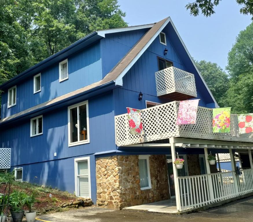 hotels with balcony in Indiana