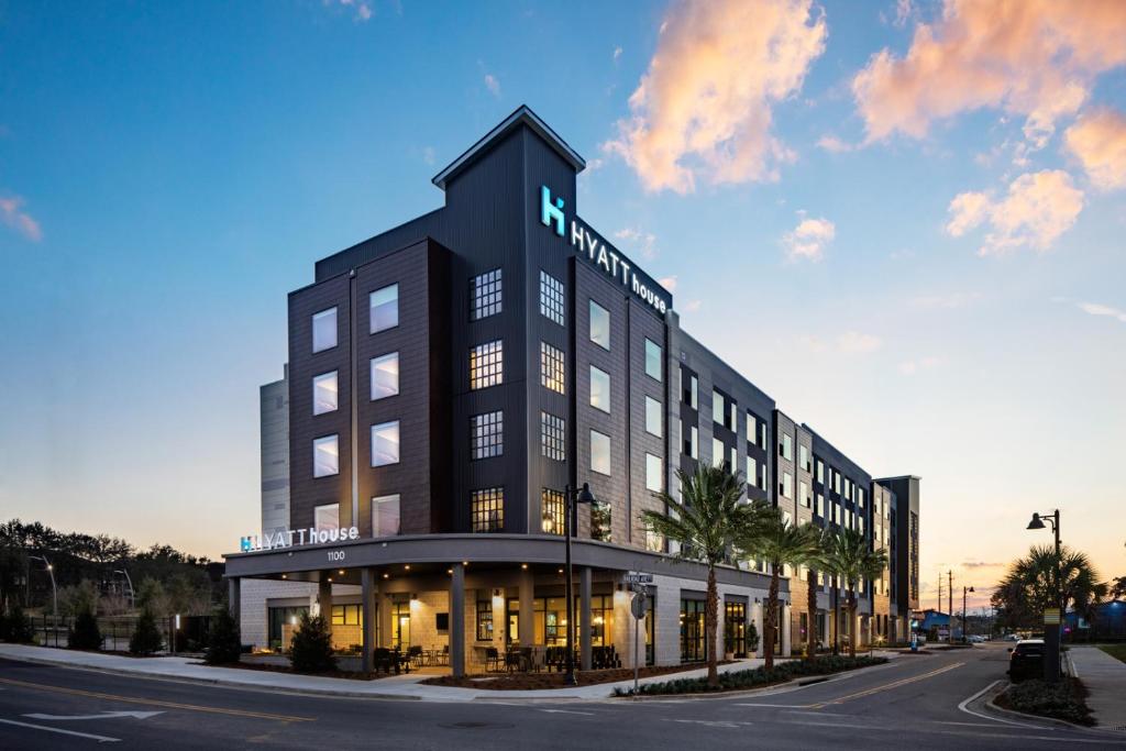 hotels with balcony in Tallahassee