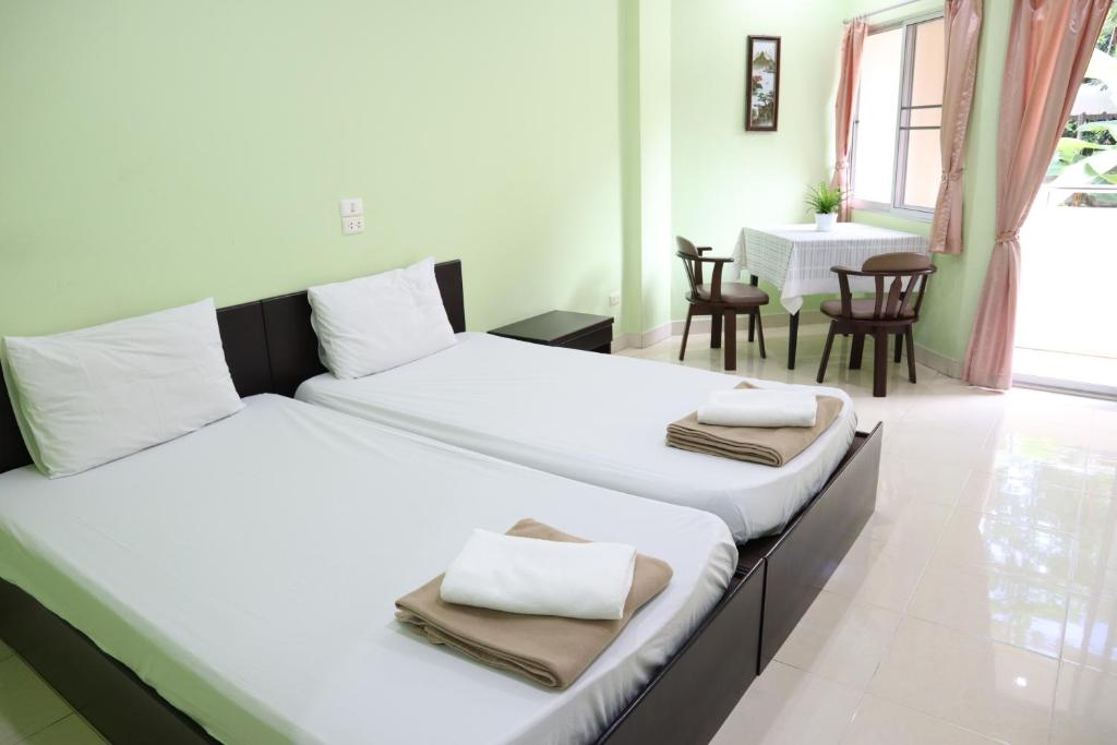 hotels with balcony in Bangsaen