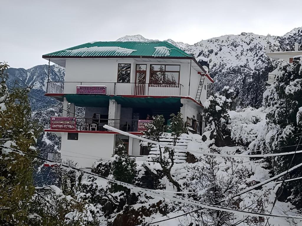 hotels with balcony in Macleodganj