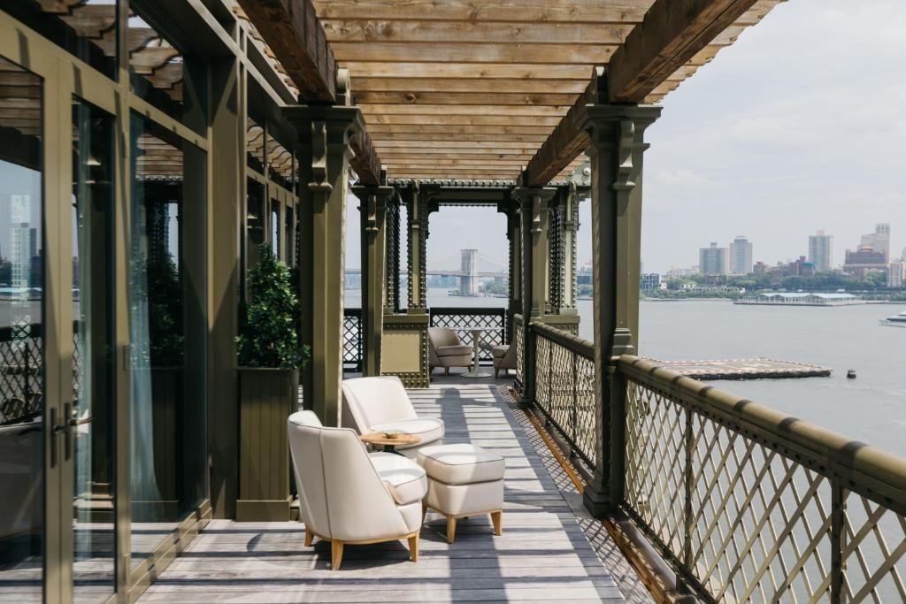 hotels with balcony in New York Statue Of Liberty National Monument