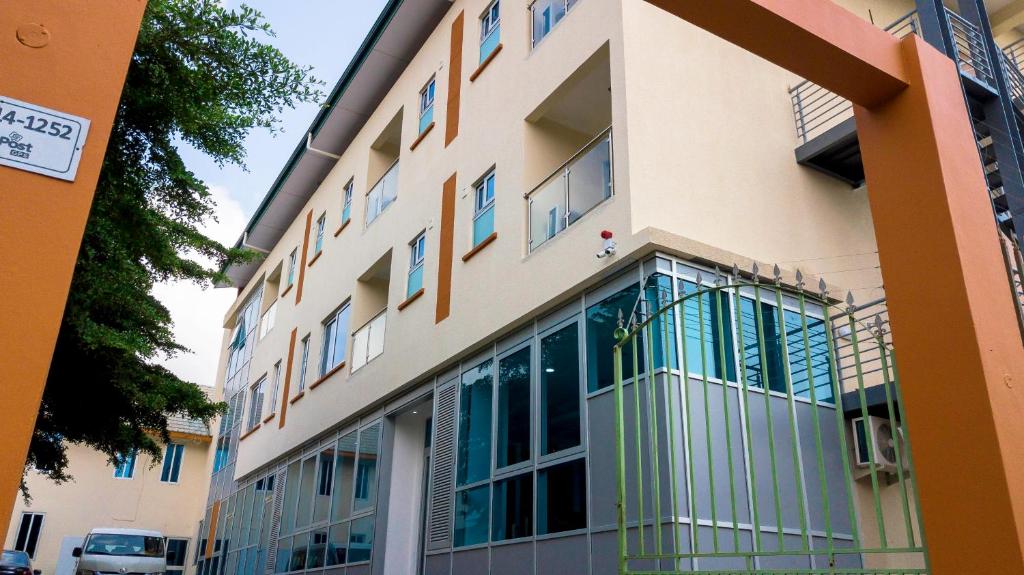 hotels with balcony in Accra