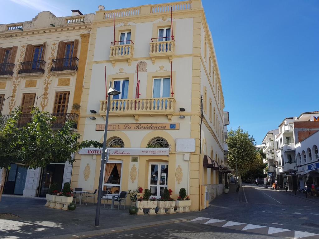 hotels with balcony in Cadaques