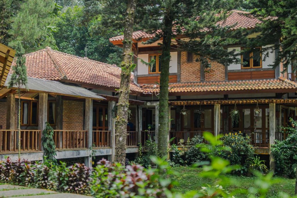 hotels with balcony in Puncak