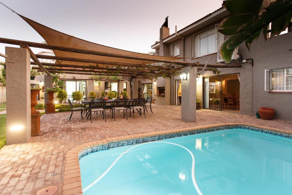 hotels with balcony in Oudtshoorn