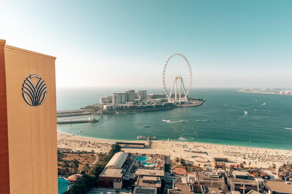 hotels with balcony in Dubai Jumeirah Lakes Towers