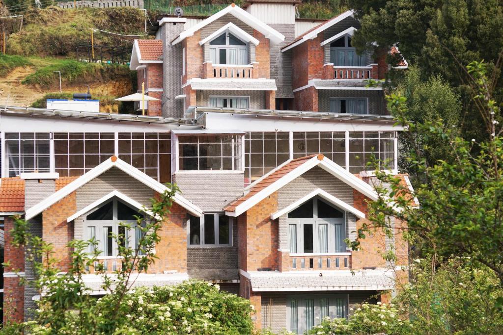 hotels with balcony in Kodaikanal