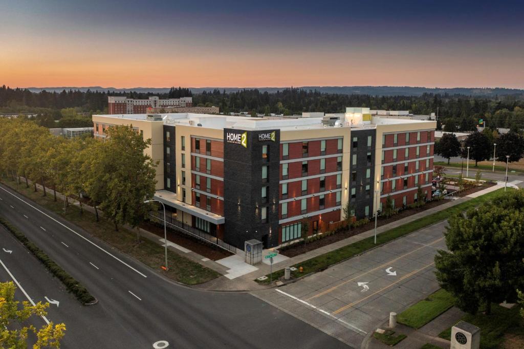 hotels with balcony in Beaverton