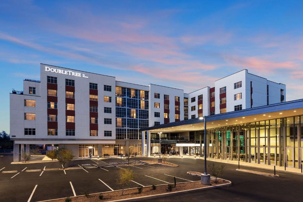 hotels with balcony in Tucson