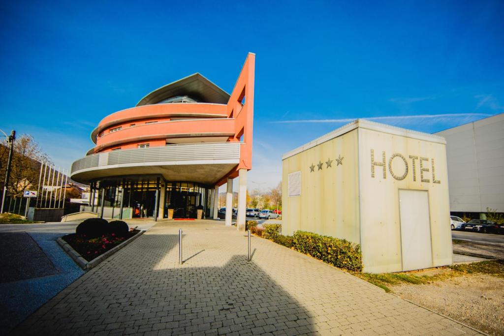 hotels with balcony in Graz Kunsthaus Graz