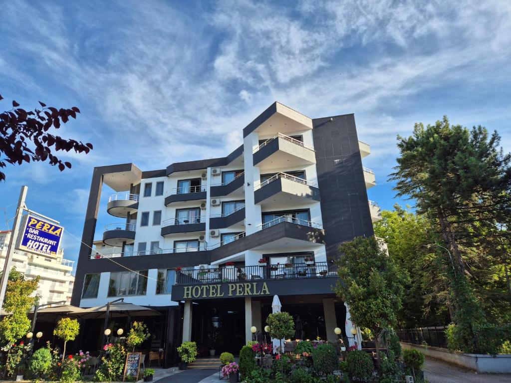 hotels with balcony in Pogradec