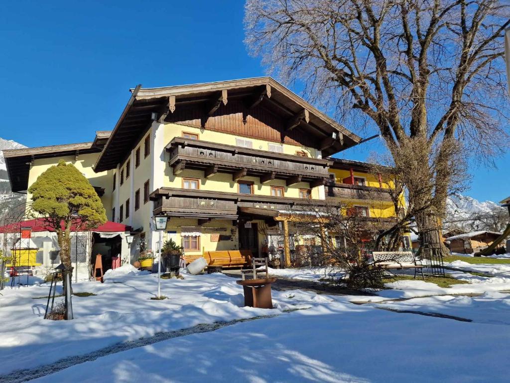 hotels with balcony in Leogang