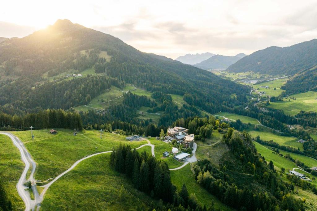 hotels with balcony in Leogang