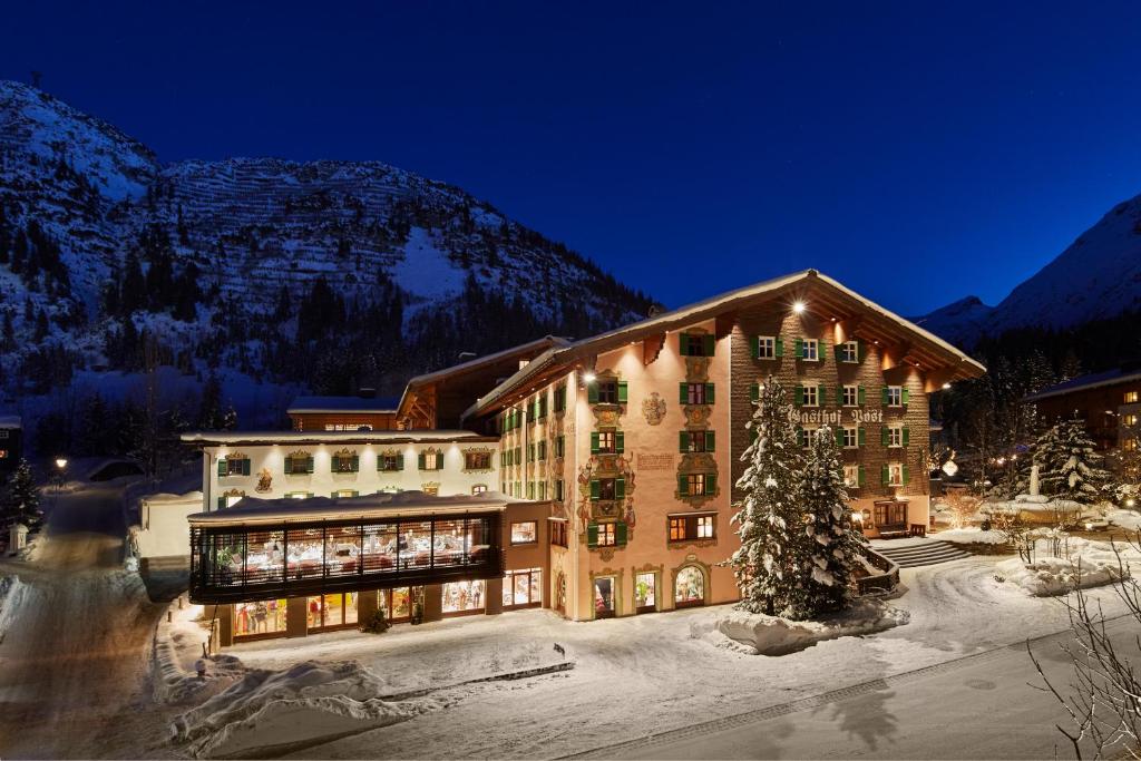 hotels with balcony in Lech