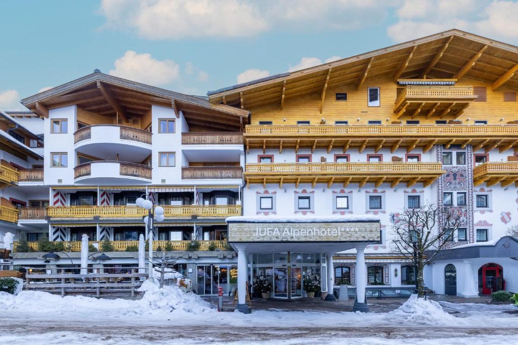 hotels with balcony in Saalbach