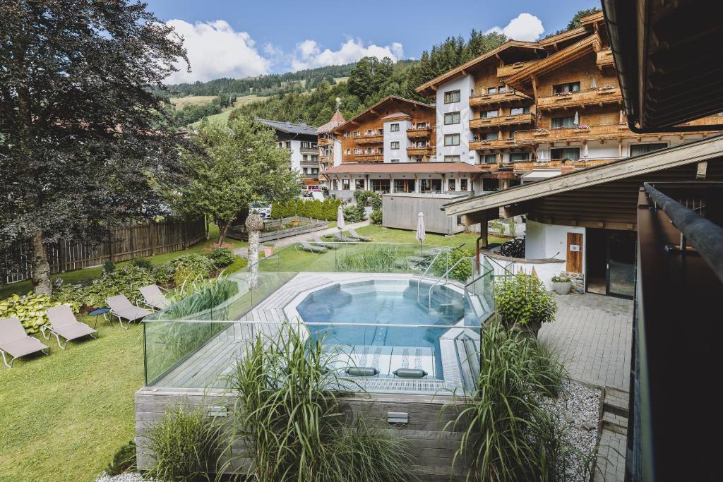 hotels with balcony in Saalbach