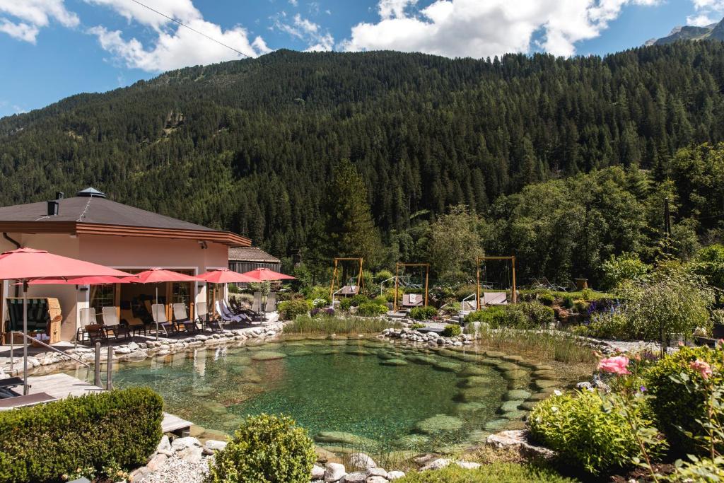 hotels with balcony in Tux