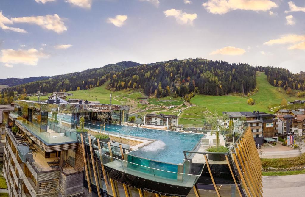 hotels with balcony in Leogang