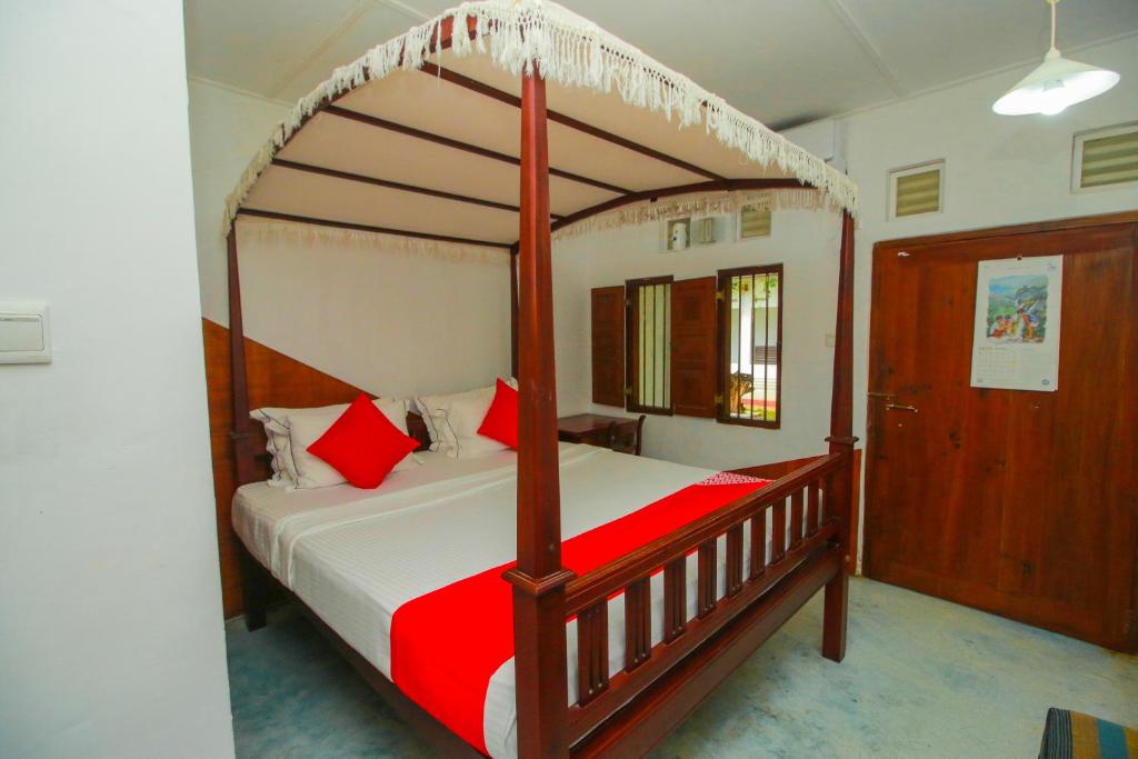 hotels with balcony in Matara