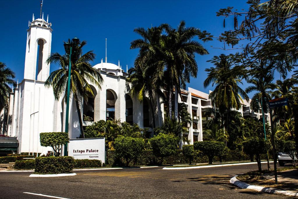 hotels with balcony in Ixtapa