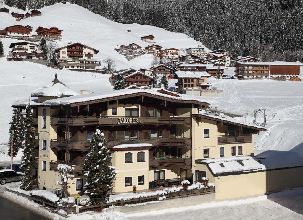 hotels with balcony in Tux