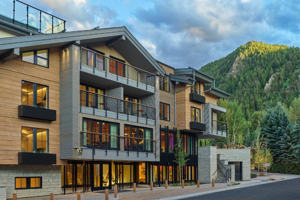 hotels with balcony in Aspen