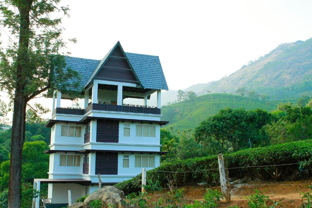 hotels with balcony in Munnar