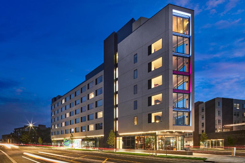 hotels with balcony in Denver