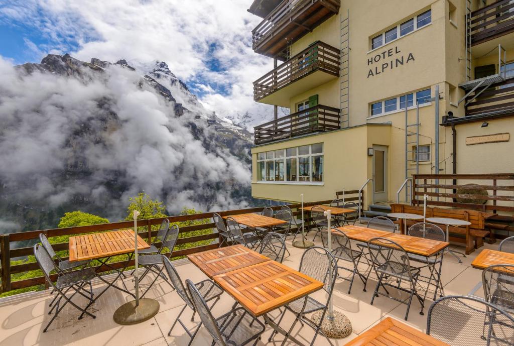 hotels with balcony in Murren