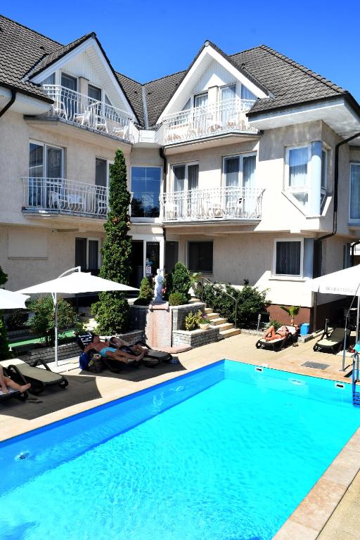 hotels with balcony in Siofok