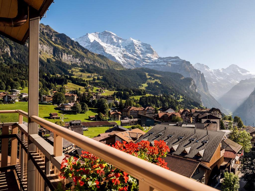 hotels with balcony in Wengen