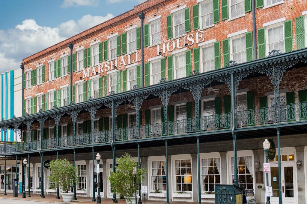 hotels with balcony in Savannah