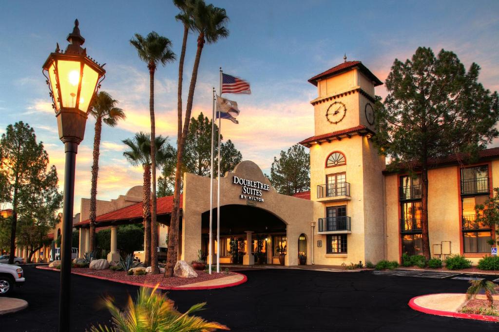 hotels with balcony in Tucson