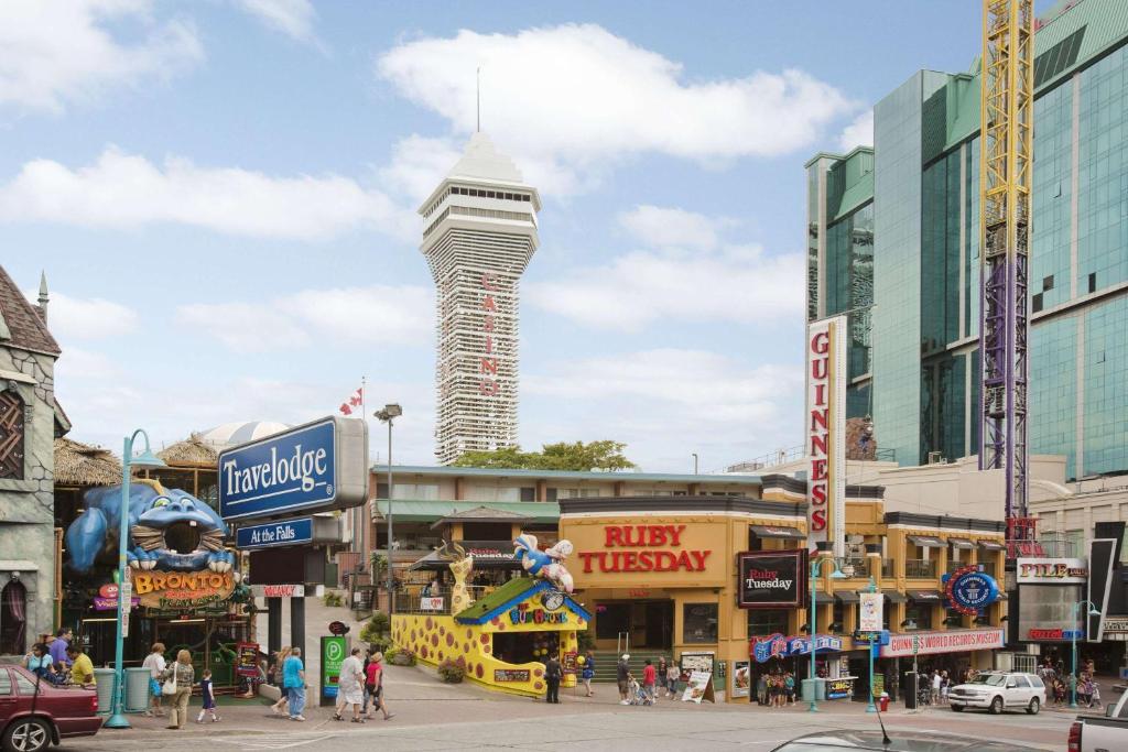 hotels with balcony in Niagara Falls