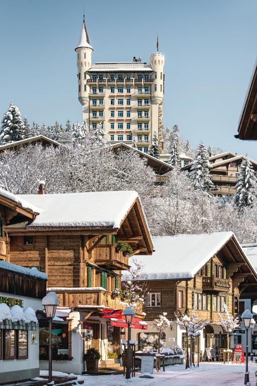 hotels with balcony in Gstaad