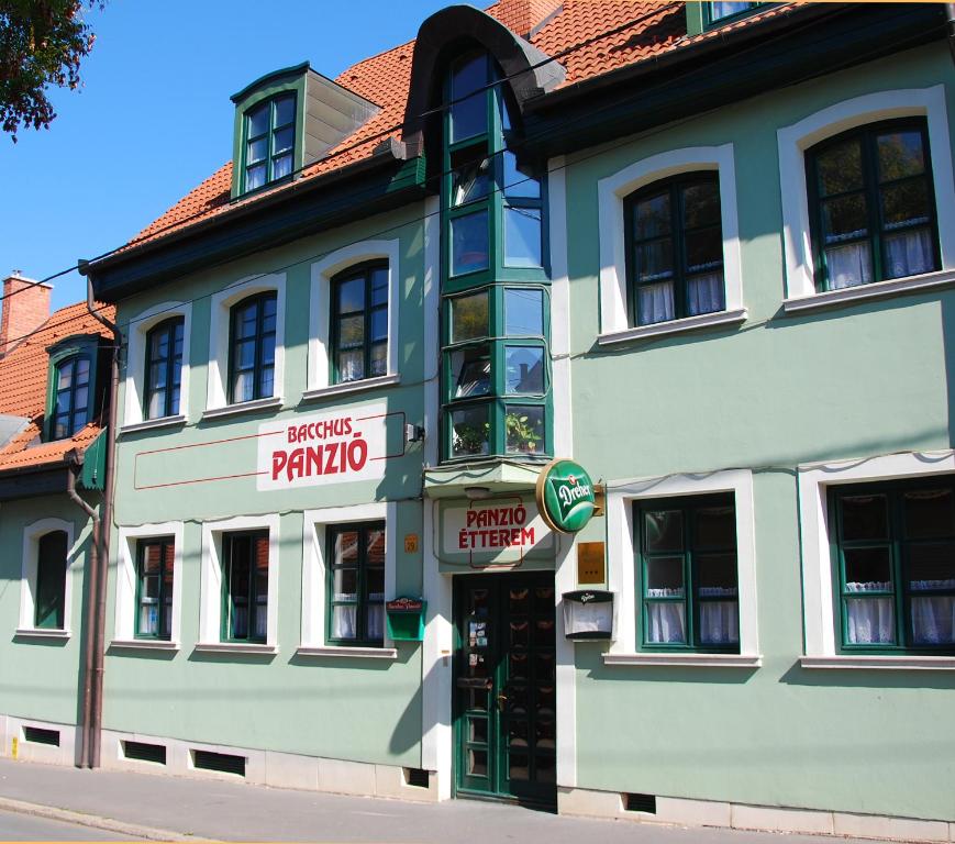 hotels with balcony in Eger