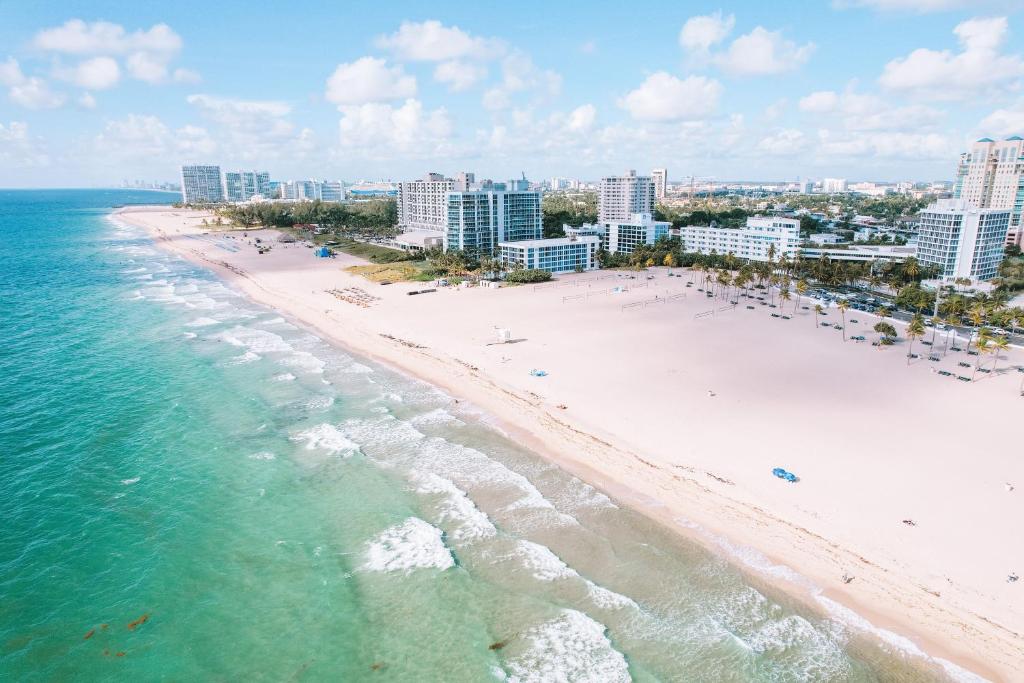 hotels with balcony in Fort Lauderdale Las Olas Beach