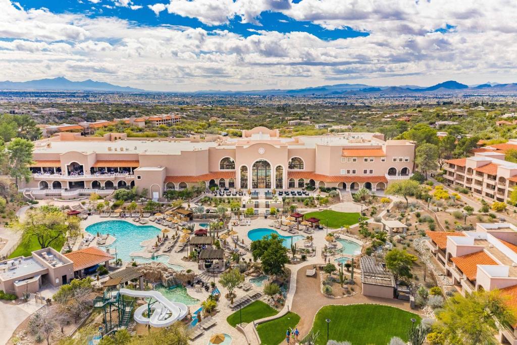 hotels with balcony in Tucson