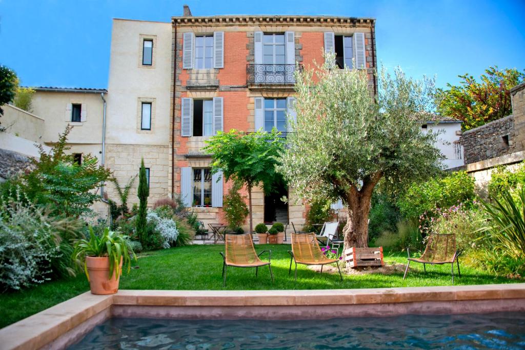 hotels with balcony in Uzes