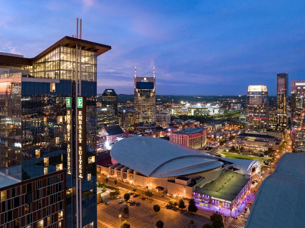 hotels with balcony in Nashville